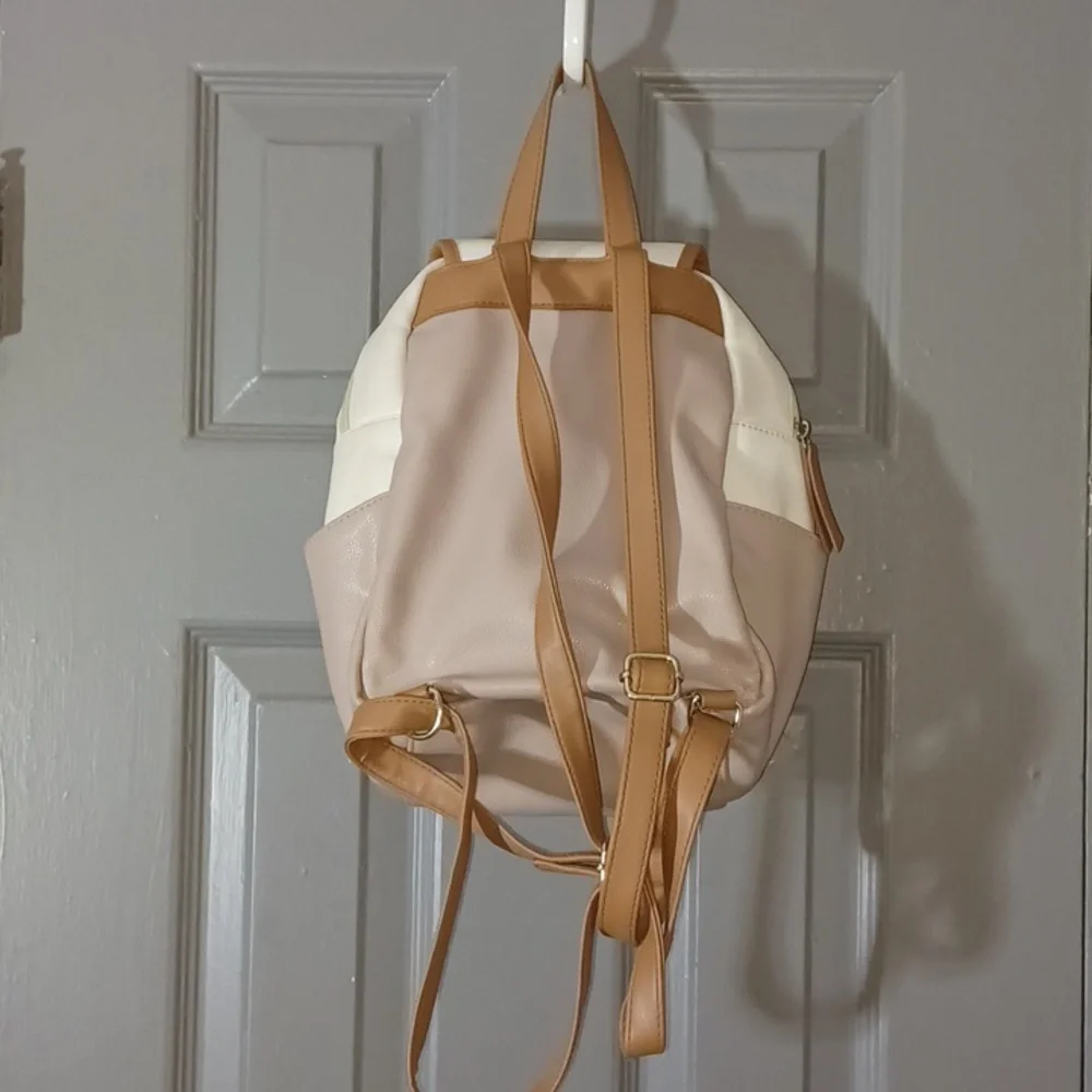 Small Backpack - Picture 4 of 5